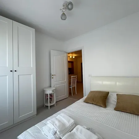 Apartment One Luxe - *